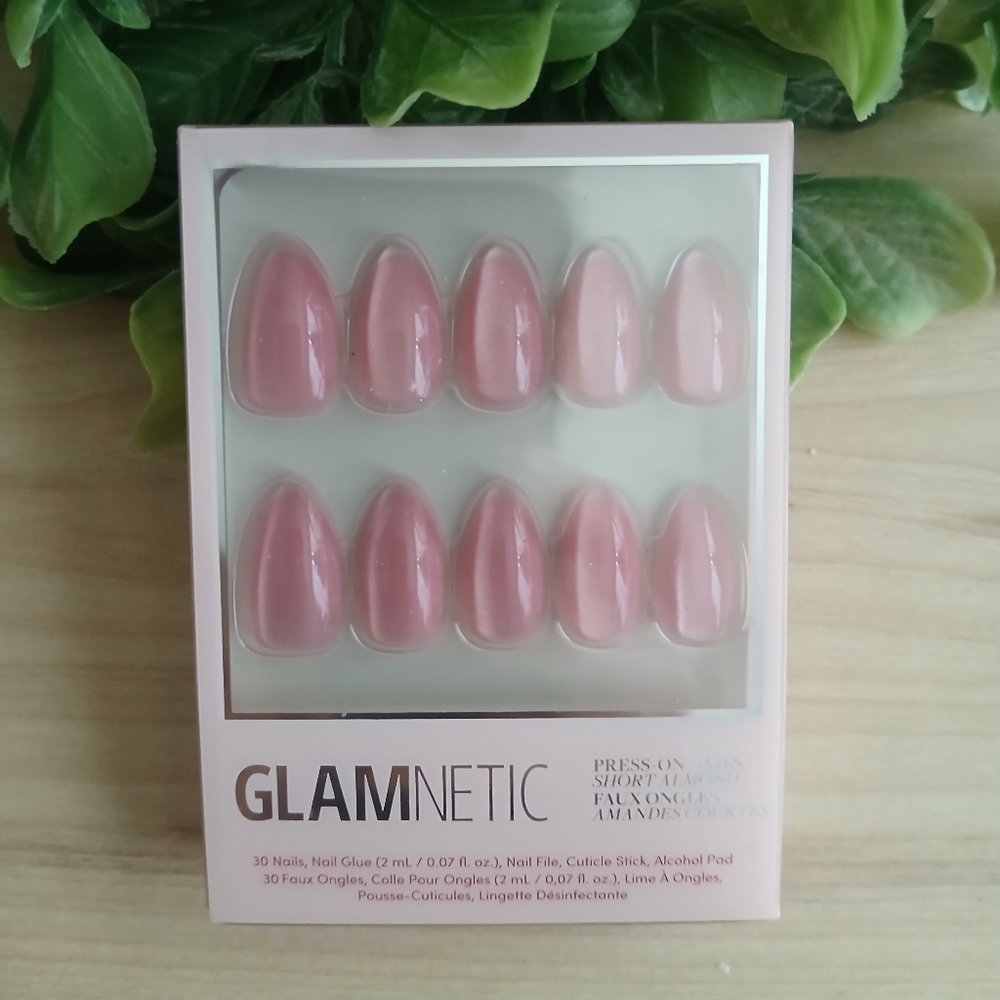 NIB Glamnetic Press On Nails ~ Cat  Eye Design ~ Pink ~ Shine For You